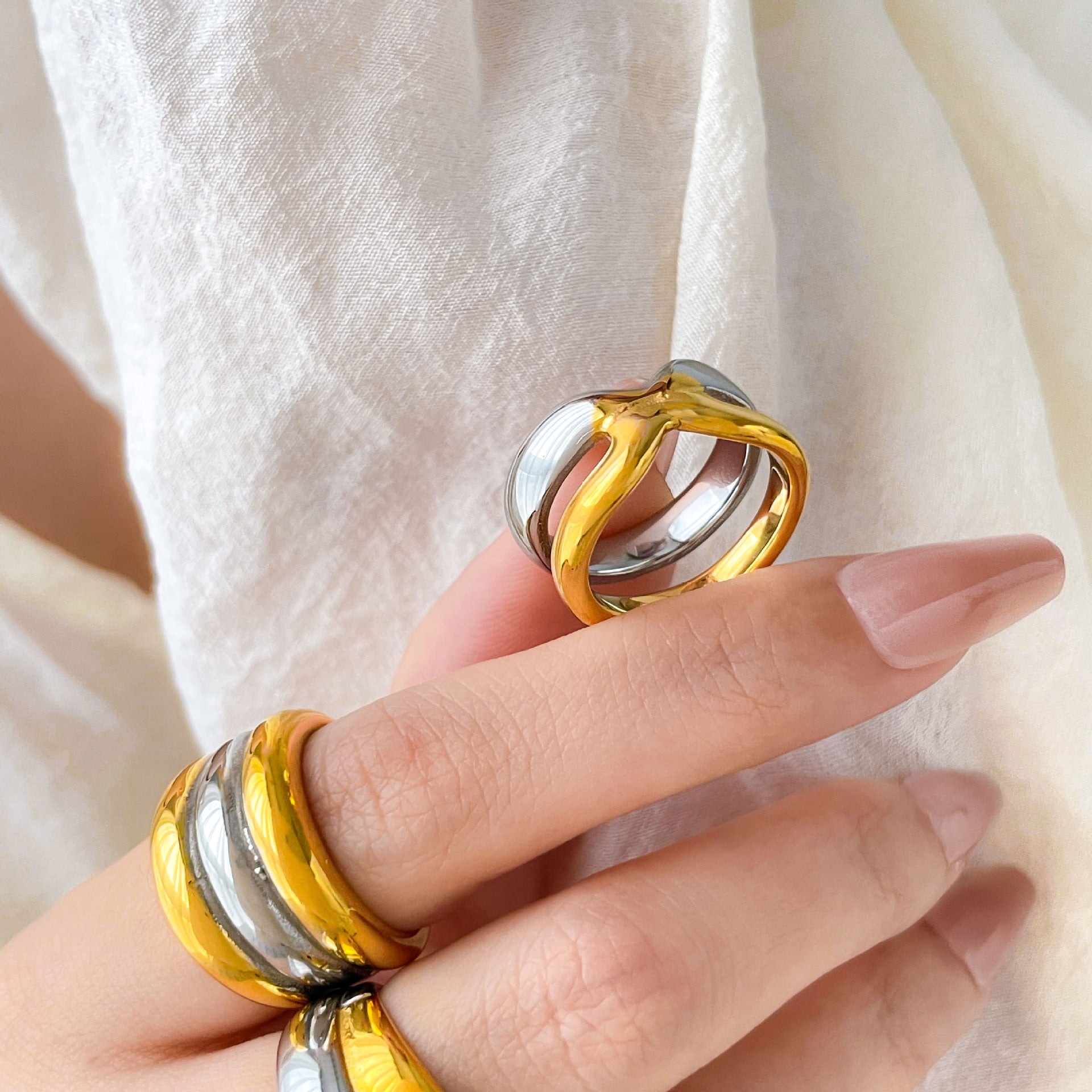 Electroplated Human Face Ring For Women In 304 Stainless Steel With 18K Real Gold Plated PVD Coated Finish