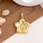 XL5702 Five-petal Flower Pendant Gold