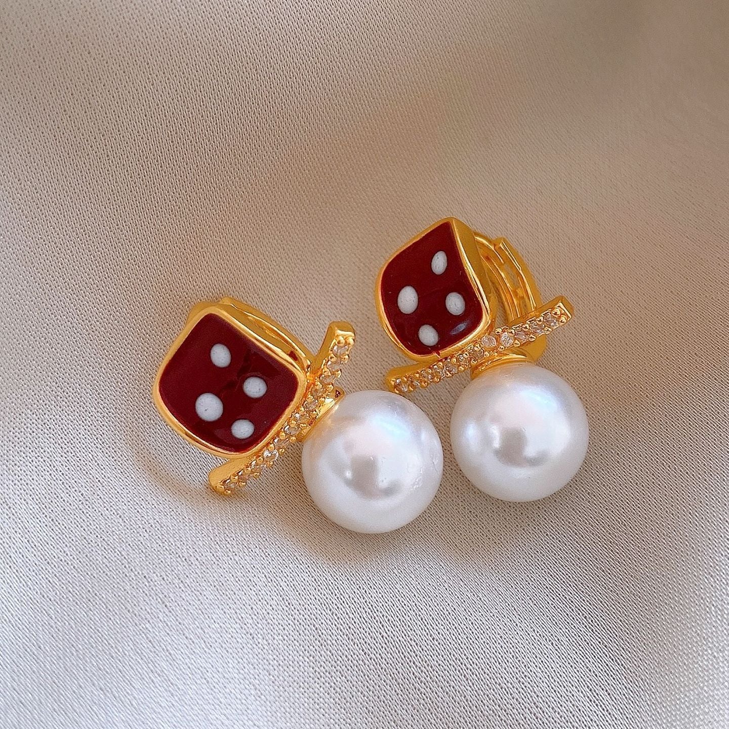 Geometric Enamel Earrings For Women In Retro Style Featuring Red Metal Design