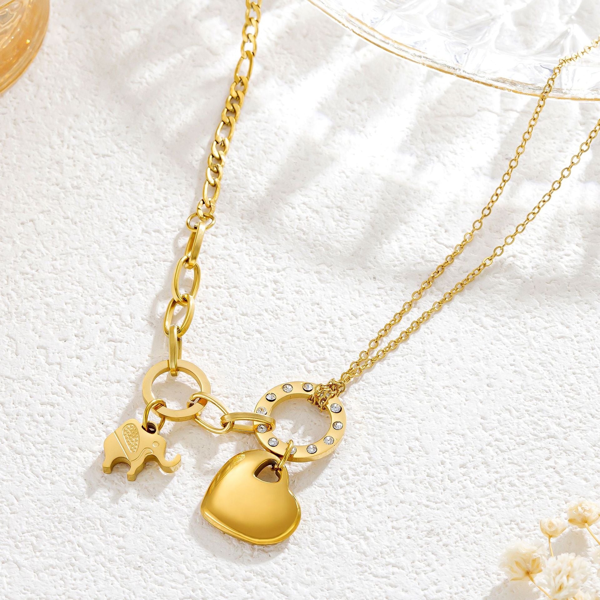 Heart Shape Pendant Necklace For Unisex Featuring Zircon Inlay With Retro Style On Cable Chain