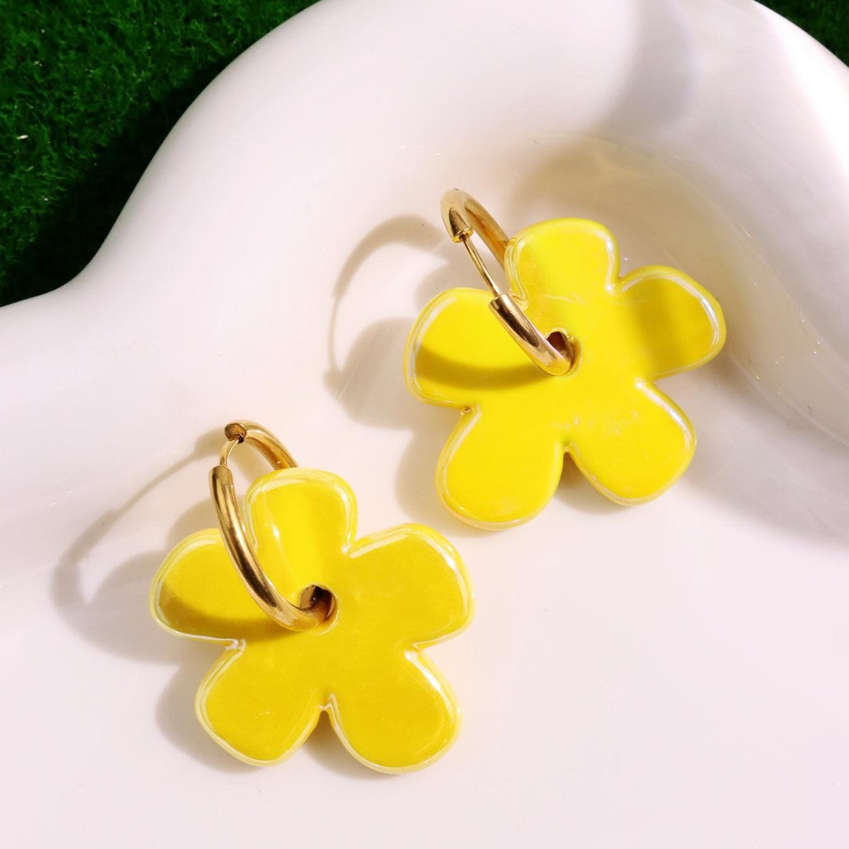Sweet Ceramic Earrings For Daily Wear Featuring Beautiful Flowers Design Available In Colour