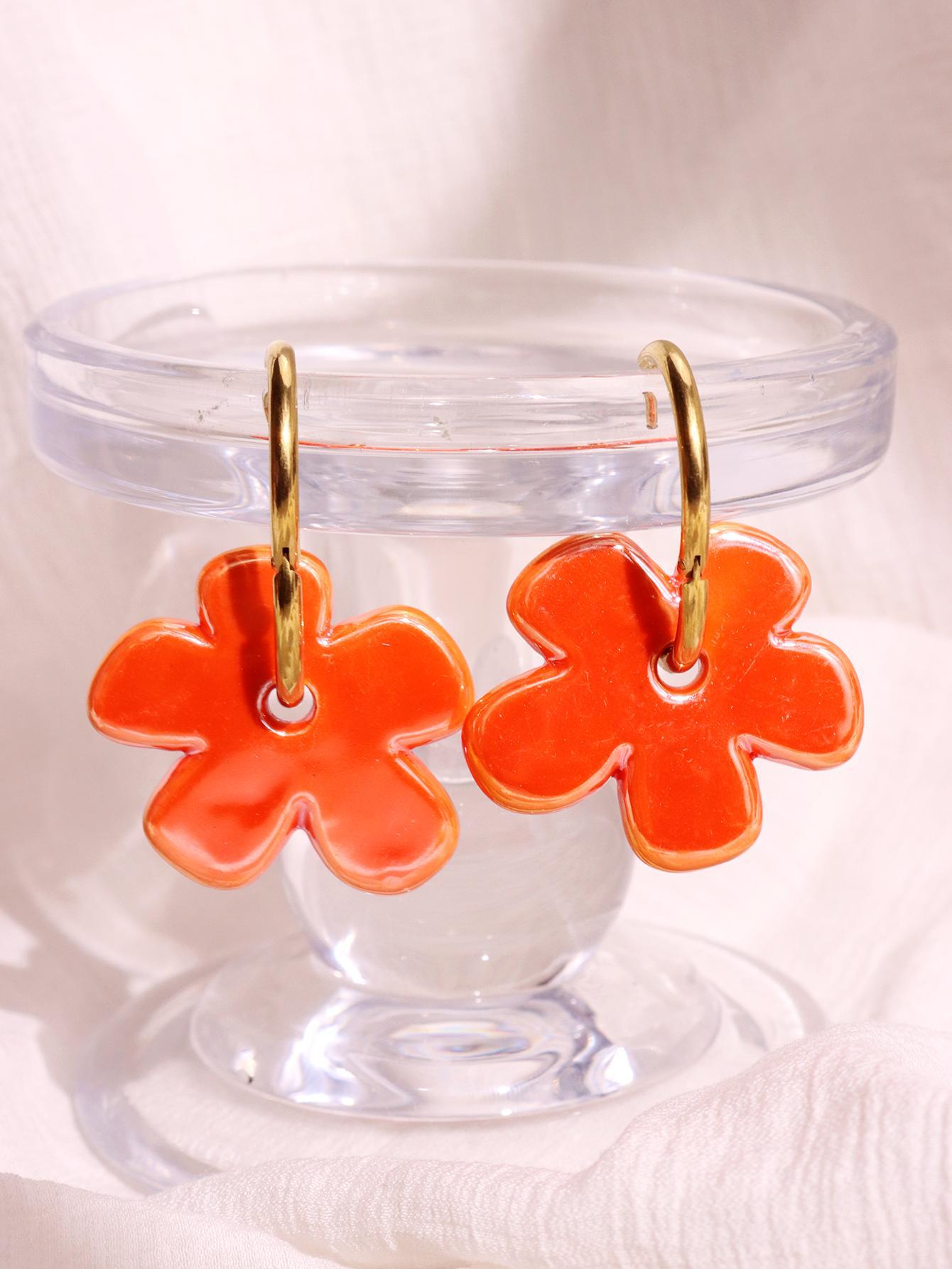 Sweet Ceramic Earrings For Daily Wear Featuring Beautiful Flowers Design Available In Colour