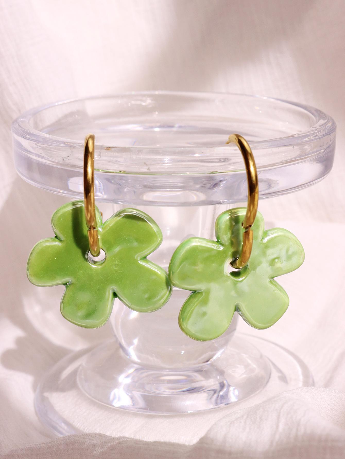 Sweet Ceramic Earrings For Daily Wear Featuring Beautiful Flowers Design Available In Colour