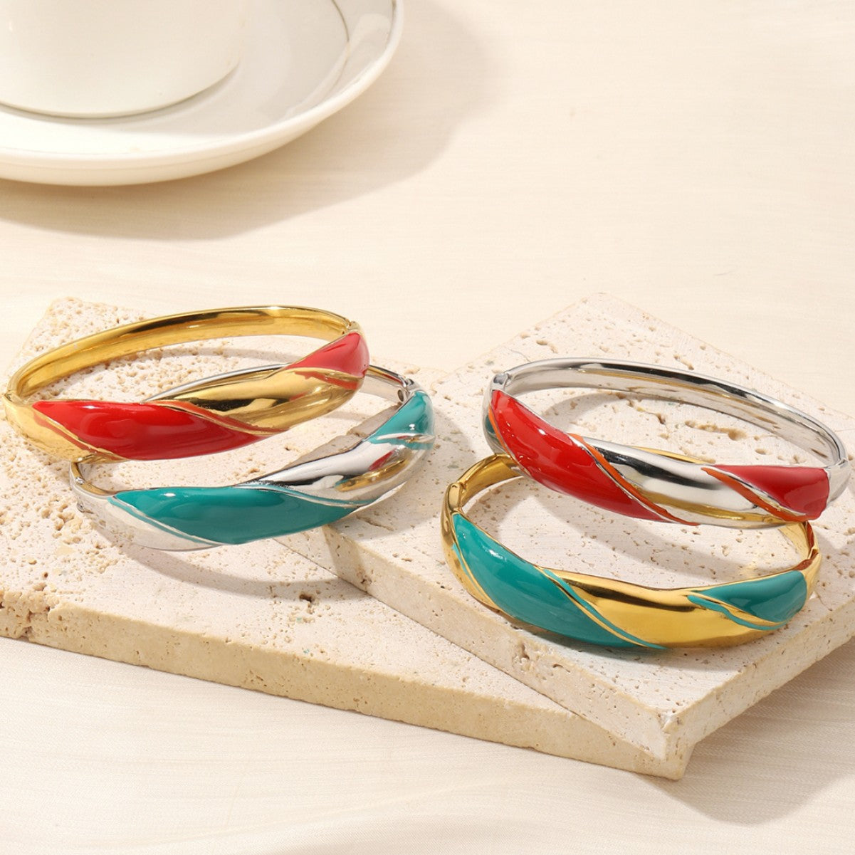 Exaggerated Circle Bangle For Women In Titanium Steel With Enamel Craft And 18K Real Gold Electroplated Finish
