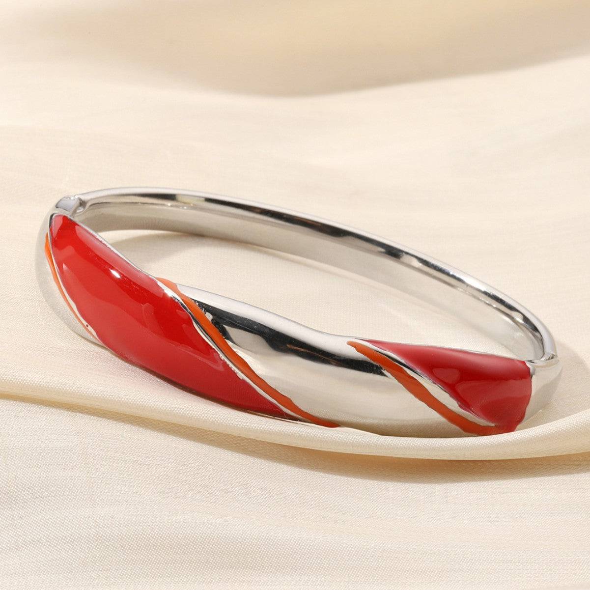 Exaggerated Circle Bangle For Women In Titanium Steel With Enamel Craft And 18K Real Gold Electroplated Finish