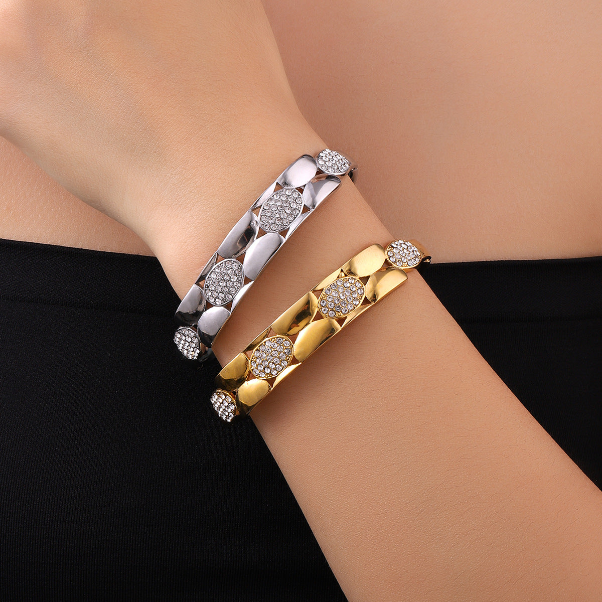 Waterproof Non Tarnish Circle Bangle For Women Made Of Titanium Steel Featuring 18K Real Gold Electroplated Finish