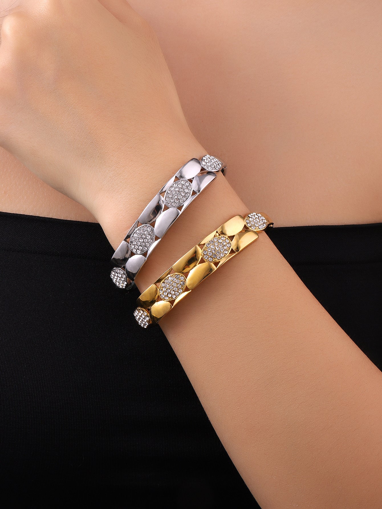 Waterproof Non Tarnish Circle Bangle For Women Made Of Titanium Steel Featuring 18K Real Gold Electroplated Finish