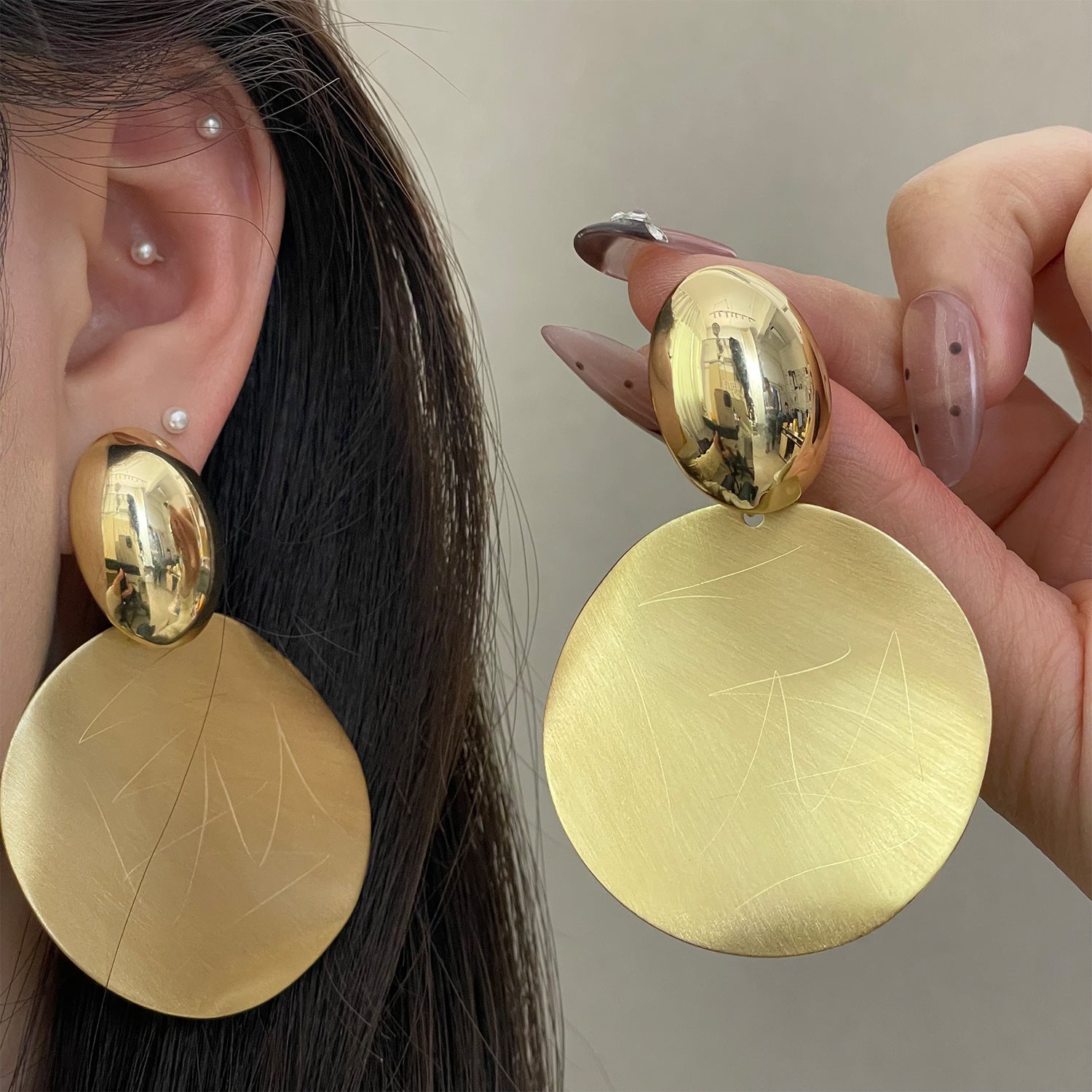 Exaggerated Round Stud Earrings For Women In Electroplated Alloy Featuring A Stylish Design