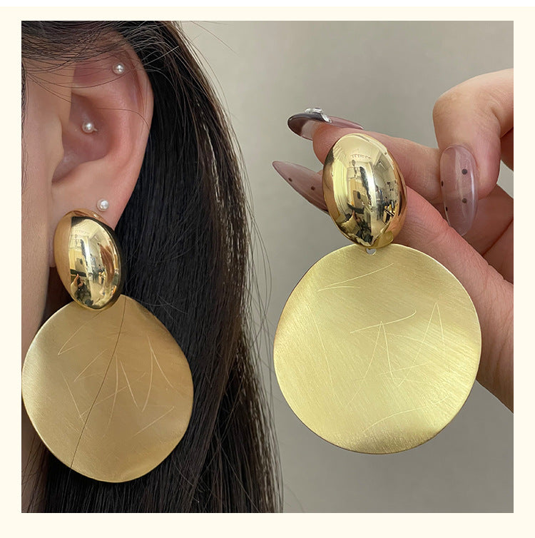 Exaggerated Round Stud Earrings For Women In Electroplated Alloy Featuring A Stylish Design