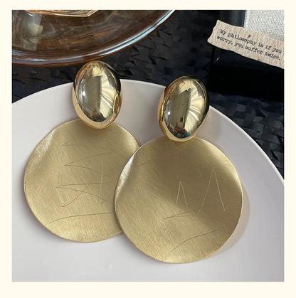 Exaggerated Round Stud Earrings For Women In Electroplated Alloy Featuring A Stylish Design