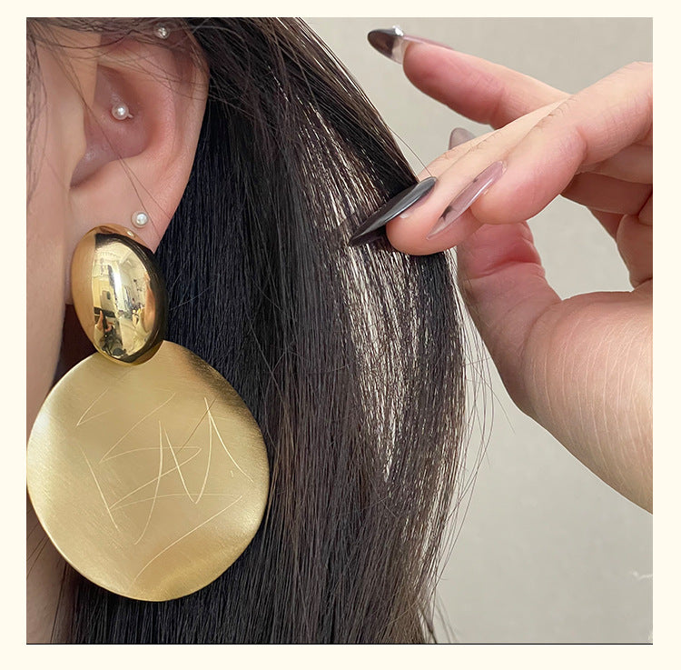 Exaggerated Round Stud Earrings For Women In Electroplated Alloy Featuring A Stylish Design