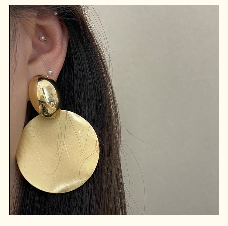 Exaggerated Round Stud Earrings For Women In Electroplated Alloy Featuring A Stylish Design