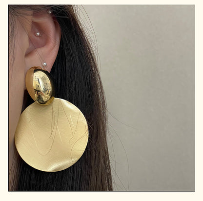 Exaggerated Round Stud Earrings For Women In Electroplated Alloy Featuring A Stylish Design