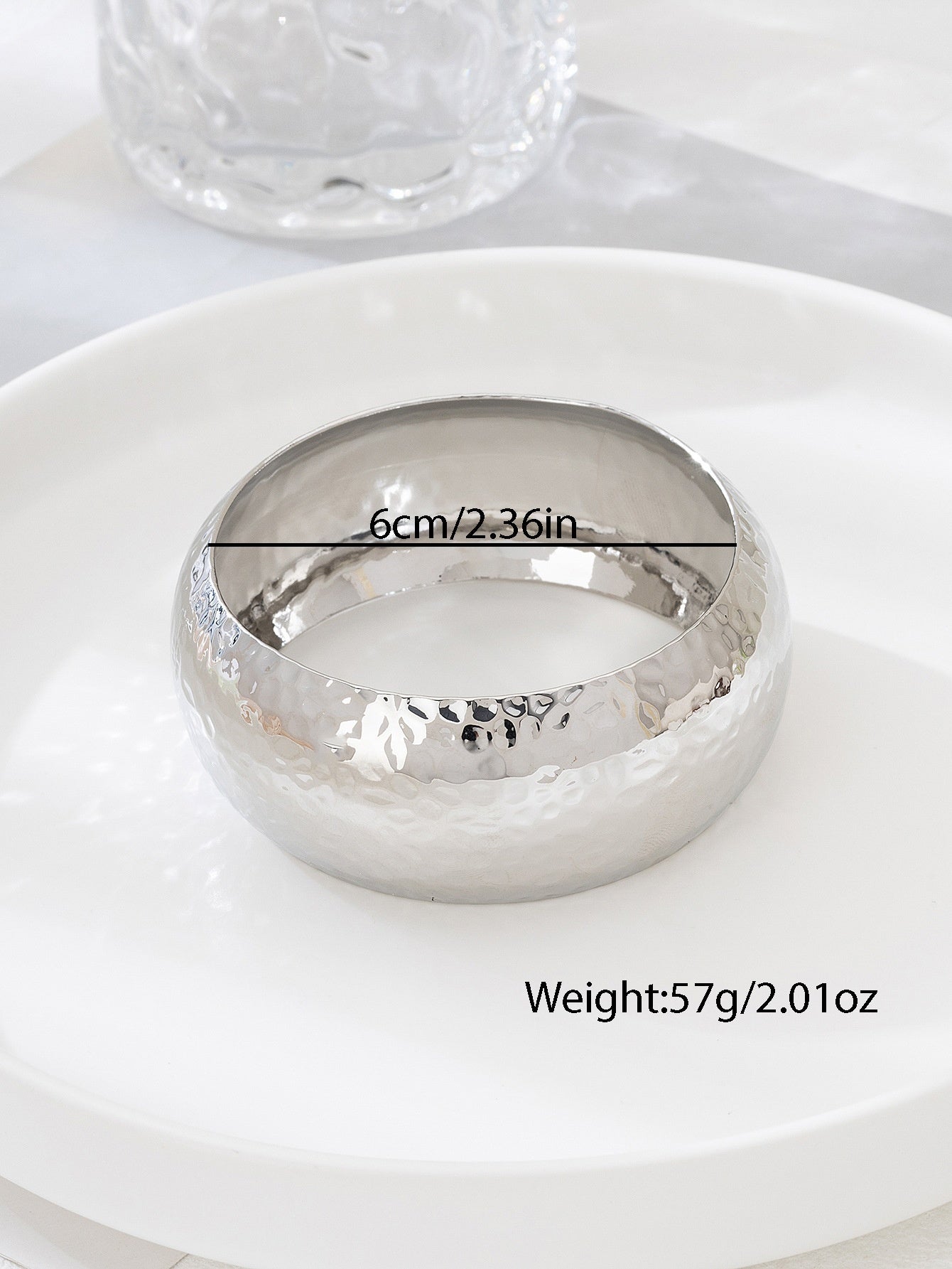 Gold Bangle Featuring Hammered Craftsmanship, Perfect For Elegant Jewelry Accessories