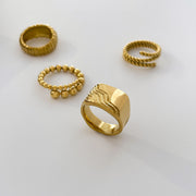 Gold Fluid Wave Pattern