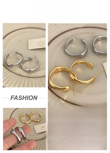 Simple Style Circle Stud Earrings For Women In Golden Alloy Material