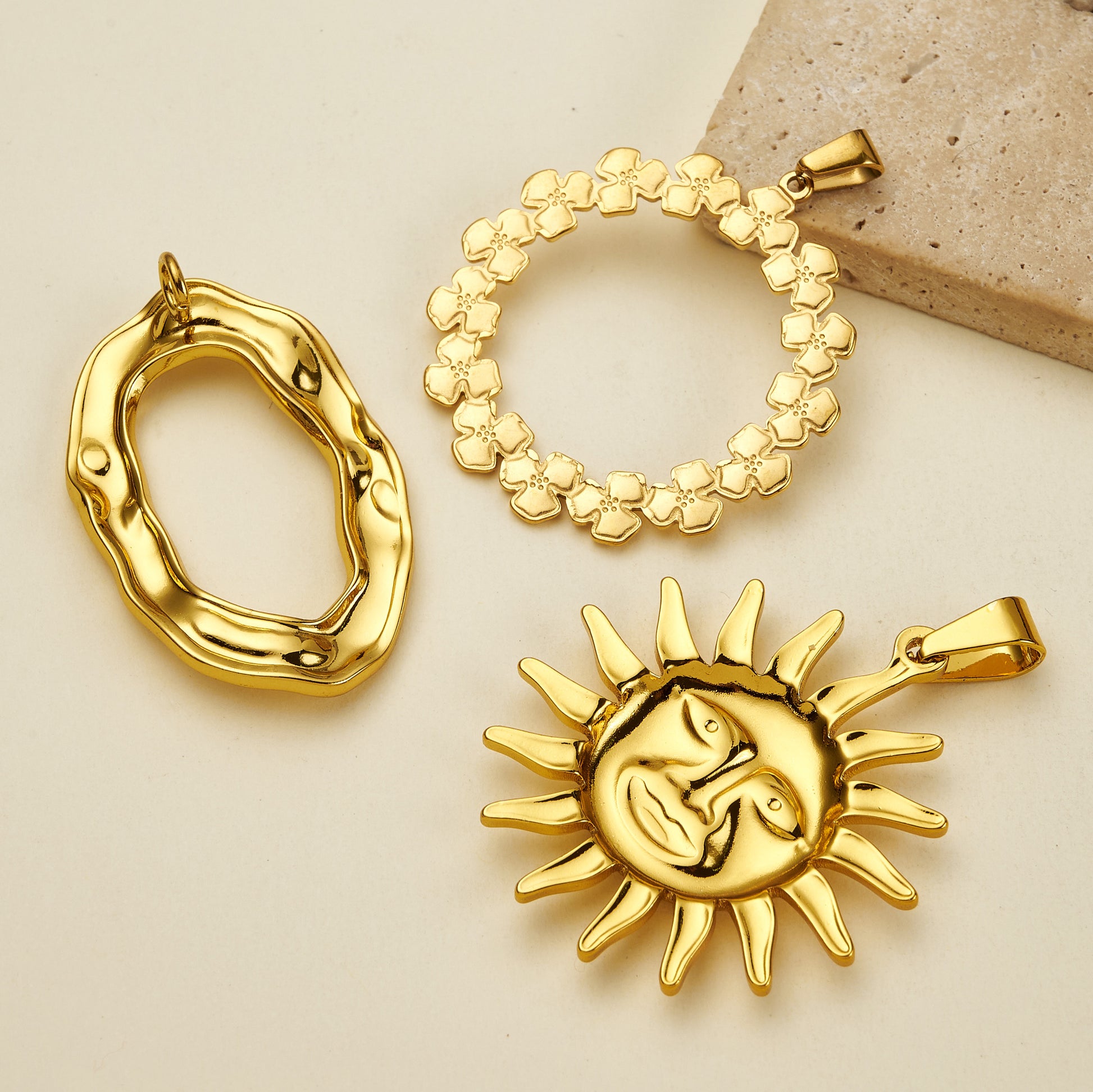 Sun Pendant In 304 Stainless Steel With 18K Gold Plated PVD Coating 0.05µm-0.08µm Thickness, Polished Finish, 1 Piece Pack