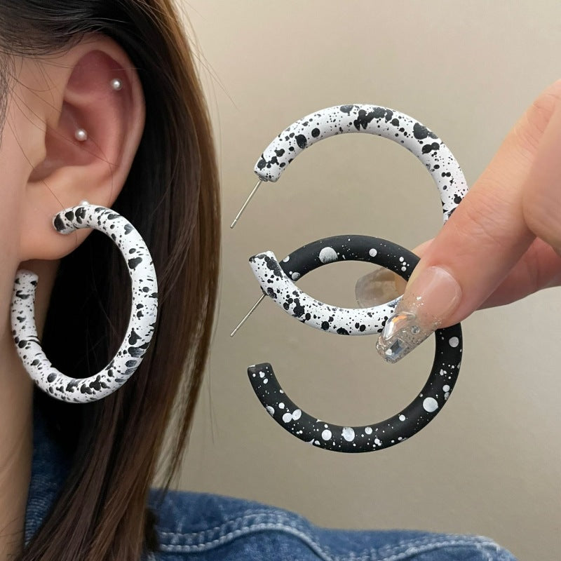 Spot For Exaggerated Acrylic Earrings With Stoving Varnish In White And Black