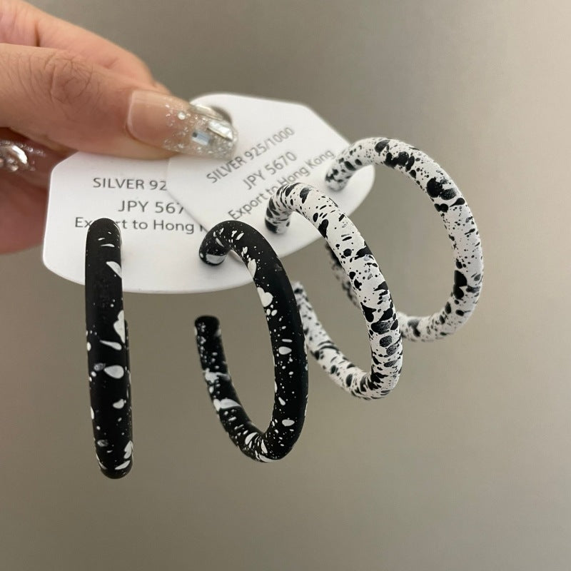 Spot For Exaggerated Acrylic Earrings With Stoving Varnish In White And Black