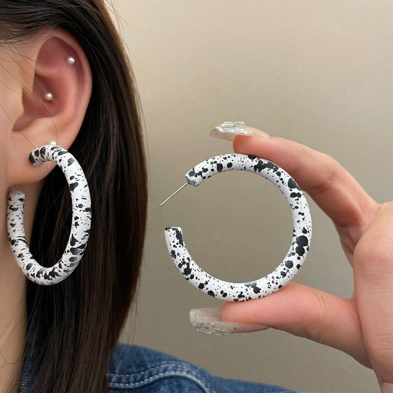 Spot For Exaggerated Acrylic Earrings With Stoving Varnish In White And Black