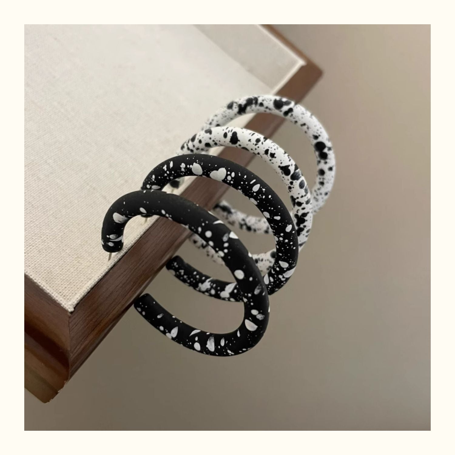 Spot For Exaggerated Acrylic Earrings With Stoving Varnish In White And Black