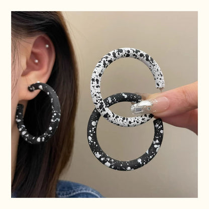 Spot For Exaggerated Acrylic Earrings With Stoving Varnish In White And Black