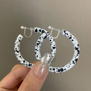 0685 Round White Snowflake Ink Plastic Spring Ear Clip Non-Pierced Wear