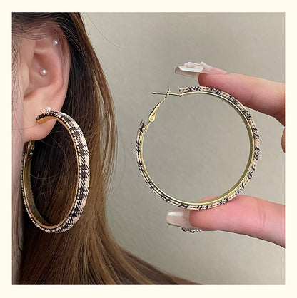 Houndstooth Stud Earrings For Women In Black Cloth Material