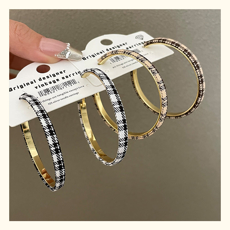 Houndstooth Stud Earrings For Women In Black Cloth Material