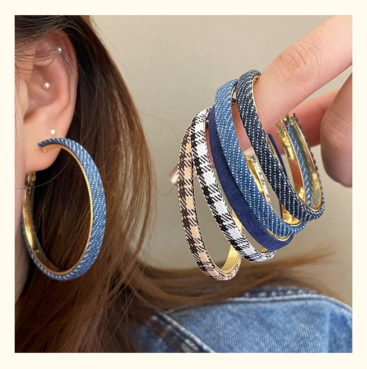 Houndstooth Stud Earrings For Women In Black Cloth Material