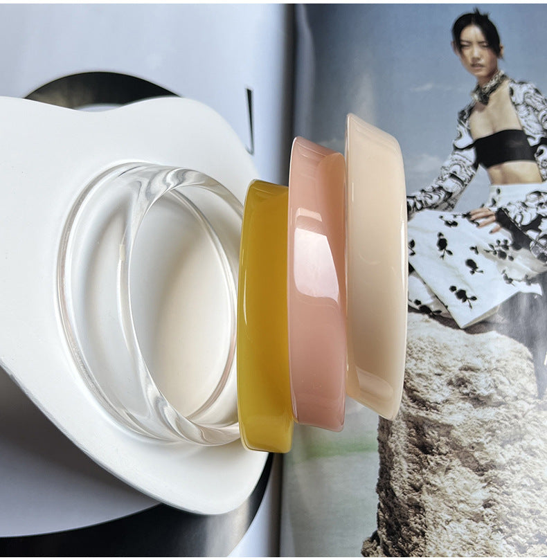 Sweet Round Acrylic Bangle For Women In Transparent Color