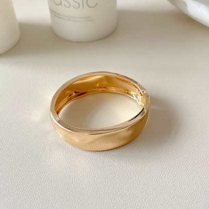 Exaggerated Geometric Bangle For Women In Golden Alloy Featuring Electroplated Finish