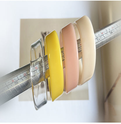 Sweet Round Acrylic Bangle For Women In Transparent Color