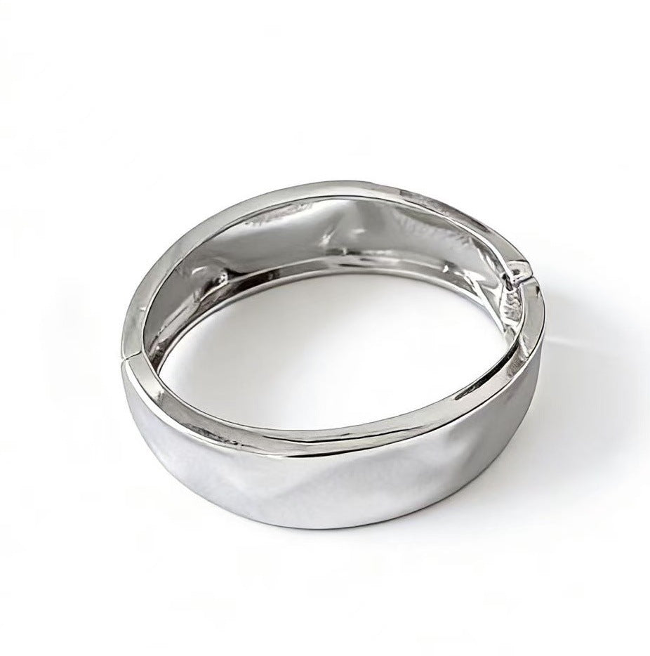 Exaggerated Geometric Bangle For Women In Golden Alloy Featuring Electroplated Finish