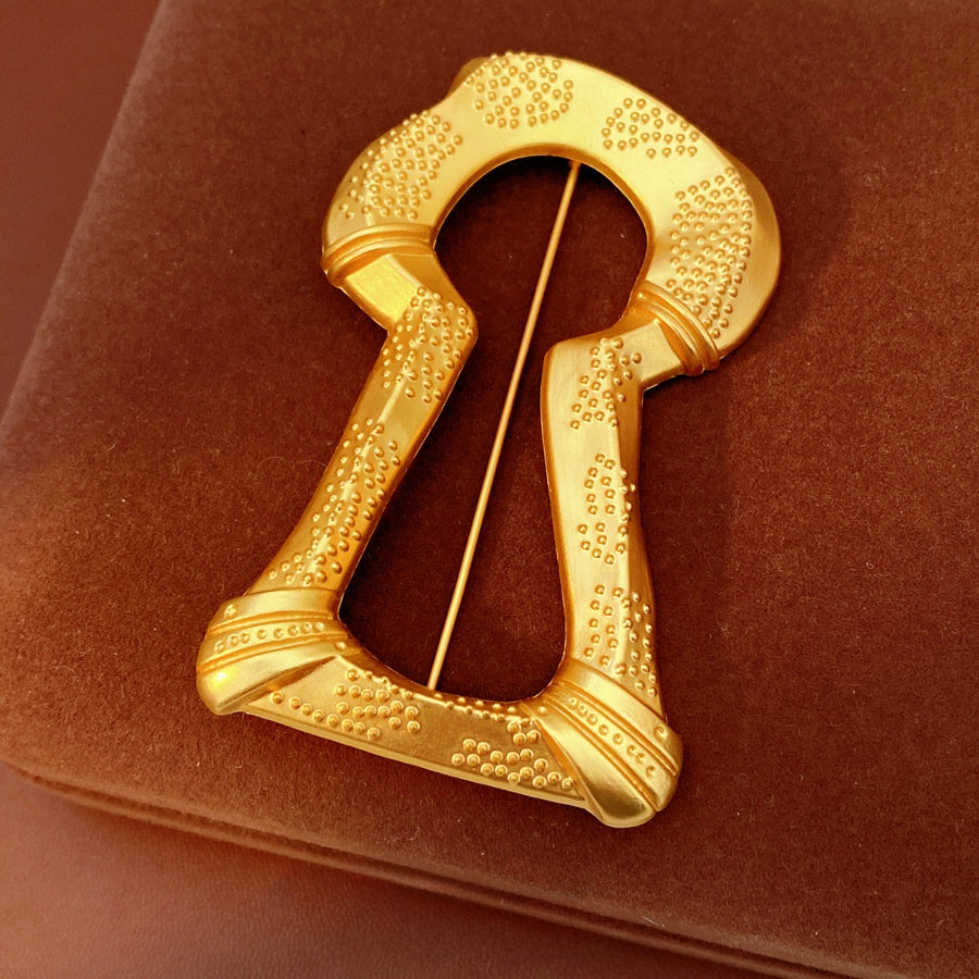 Golden Alloy Pin Featuring Durable Material And Stylish Design
