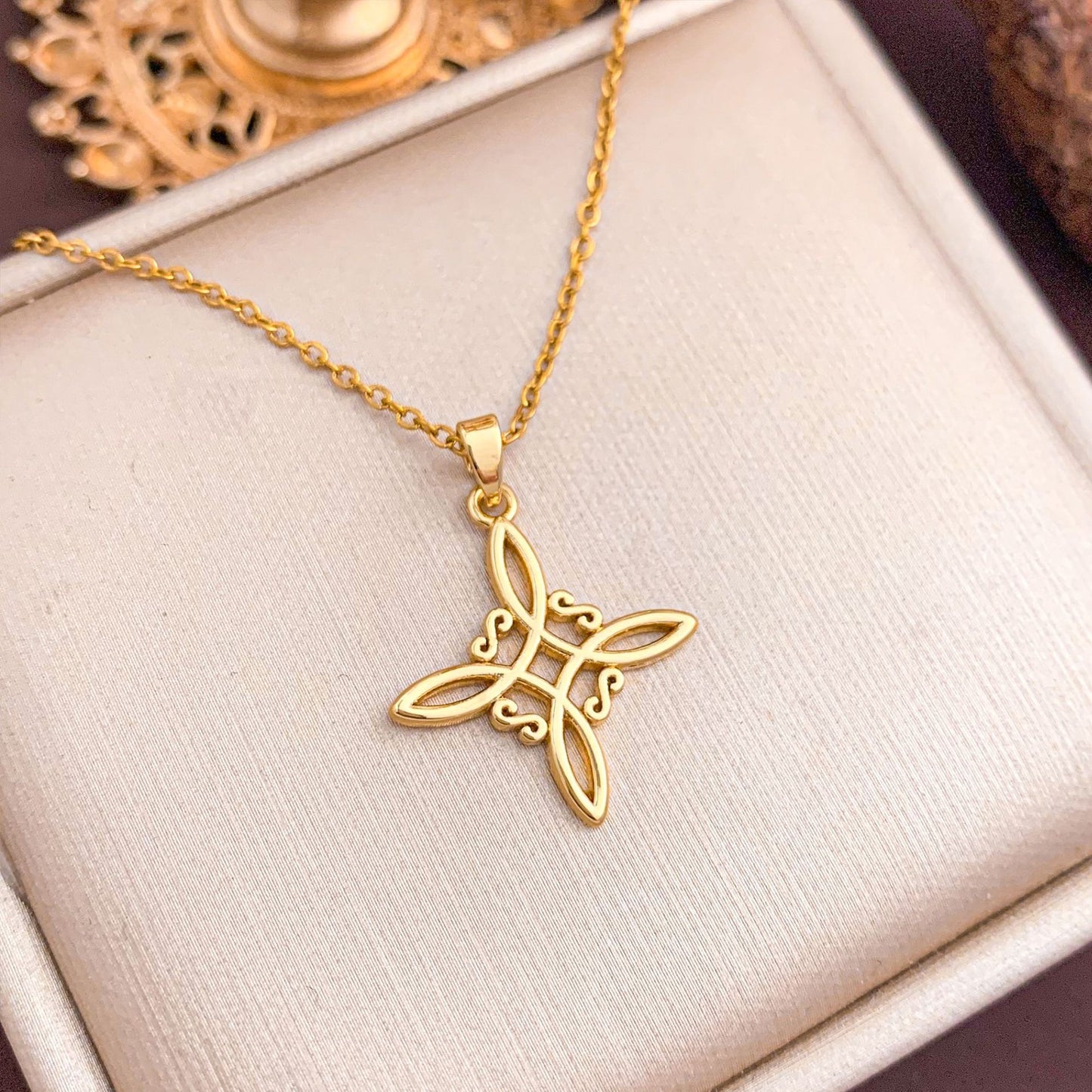 Simple Style Titanium Steel Knot Necklace For Women With Cable Chain Featuring Witches Knot Jewelry Design