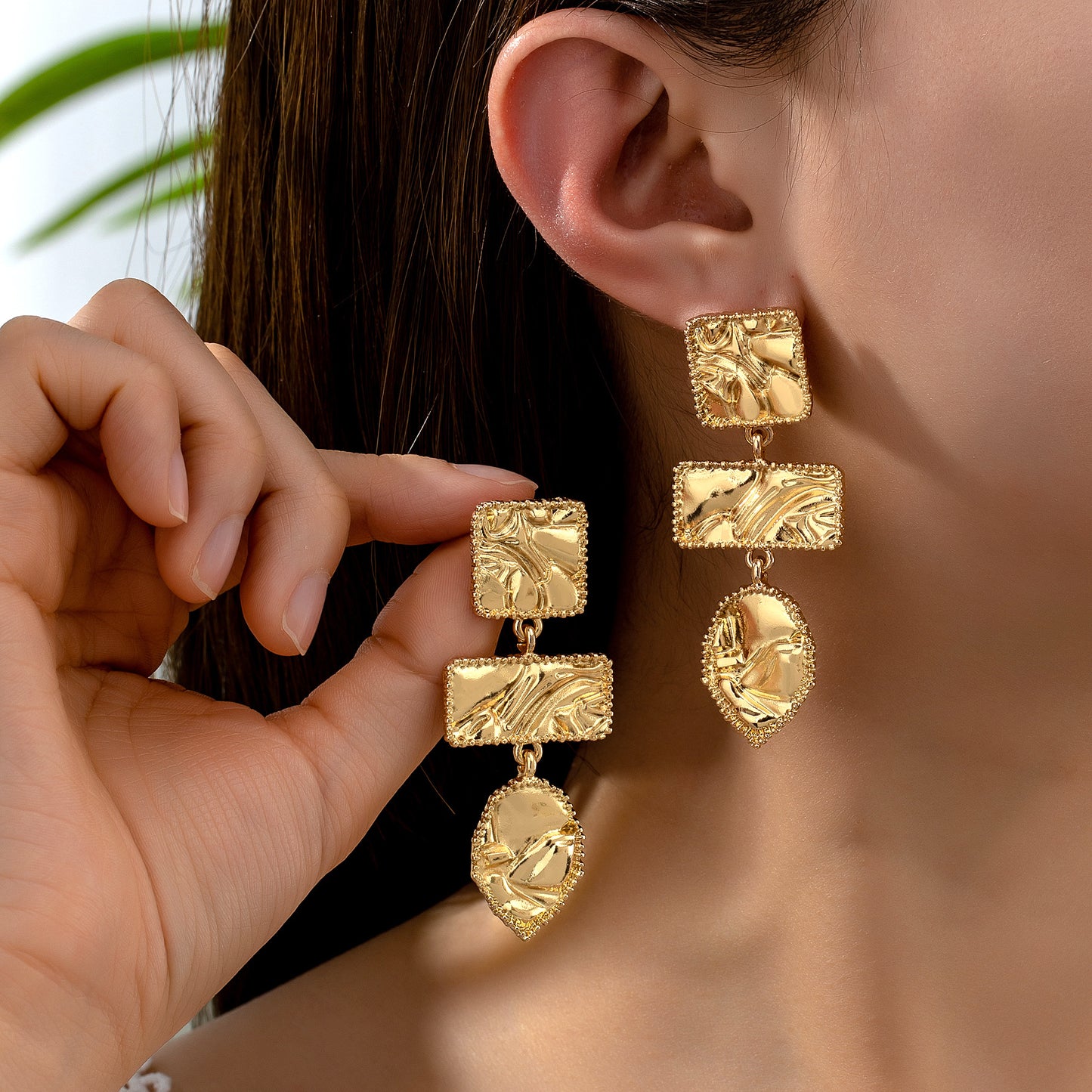 Retro Geometric Drop Earrings For Women In Golden Alloy