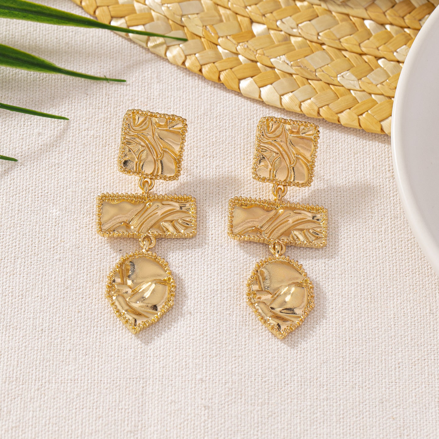 Retro Geometric Drop Earrings For Women In Golden Alloy