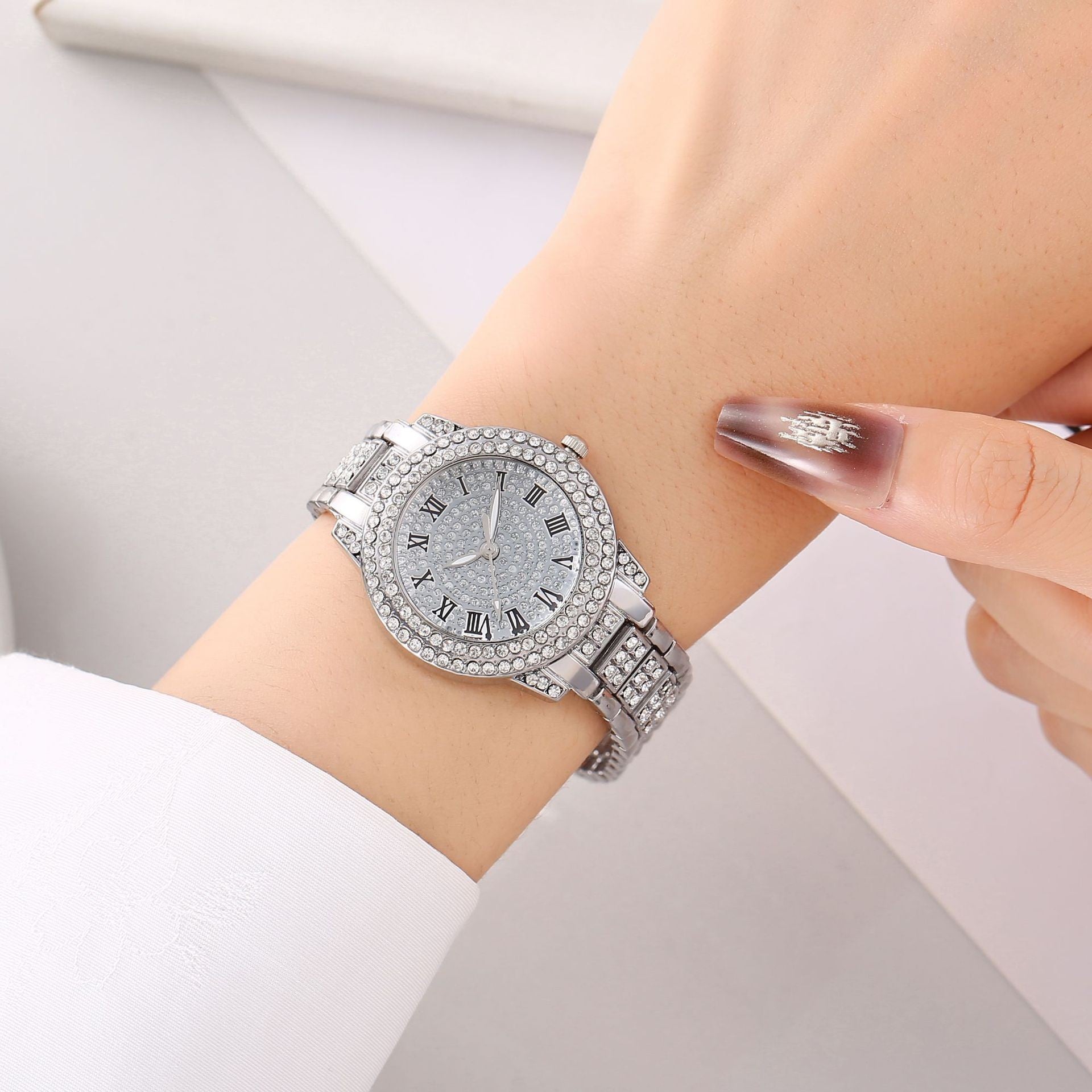 Women's Quartz Watch With Stainless Steel Strap And Buckle, Featuring Ordinary Glass Mirror And Pointer Display
