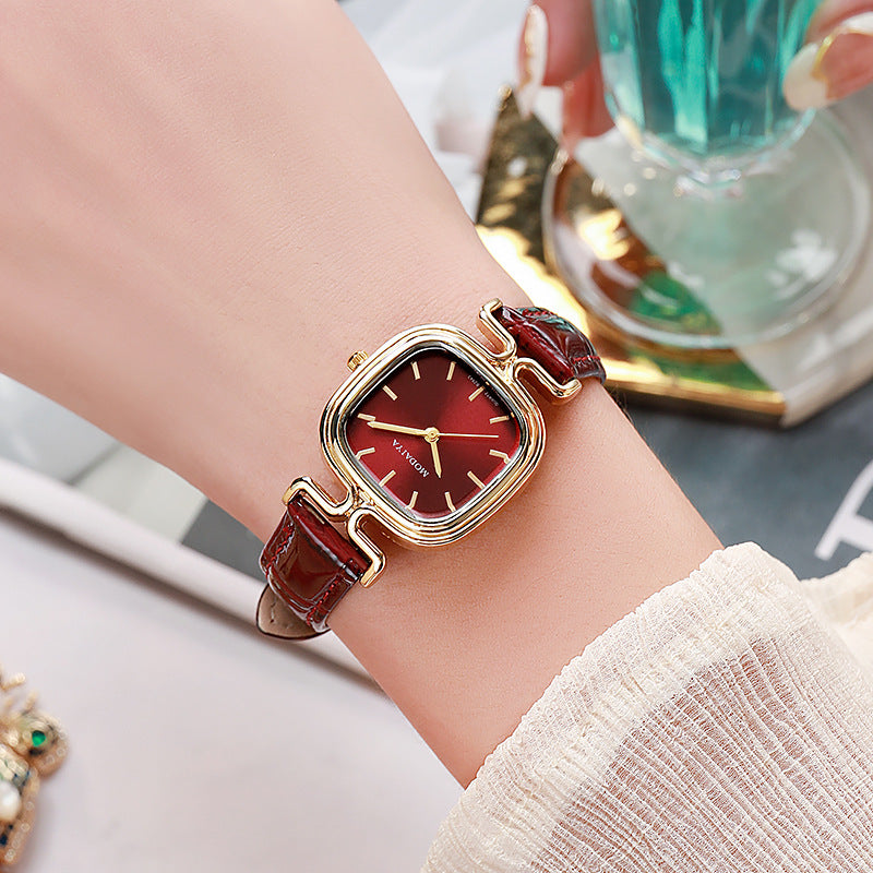 Women's Quartz Watch With Imitation Leather Strap And Buckle, Featuring Ordinary Glass Mirror And Pointer+Number Display