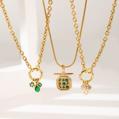 Round Pendant Necklace For Adults In Golden Plated Copper With Artificial Rhinestones And Cable Chain