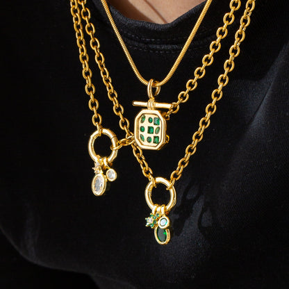 Round Pendant Necklace For Adults In Golden Plated Copper With Artificial Rhinestones And Cable Chain