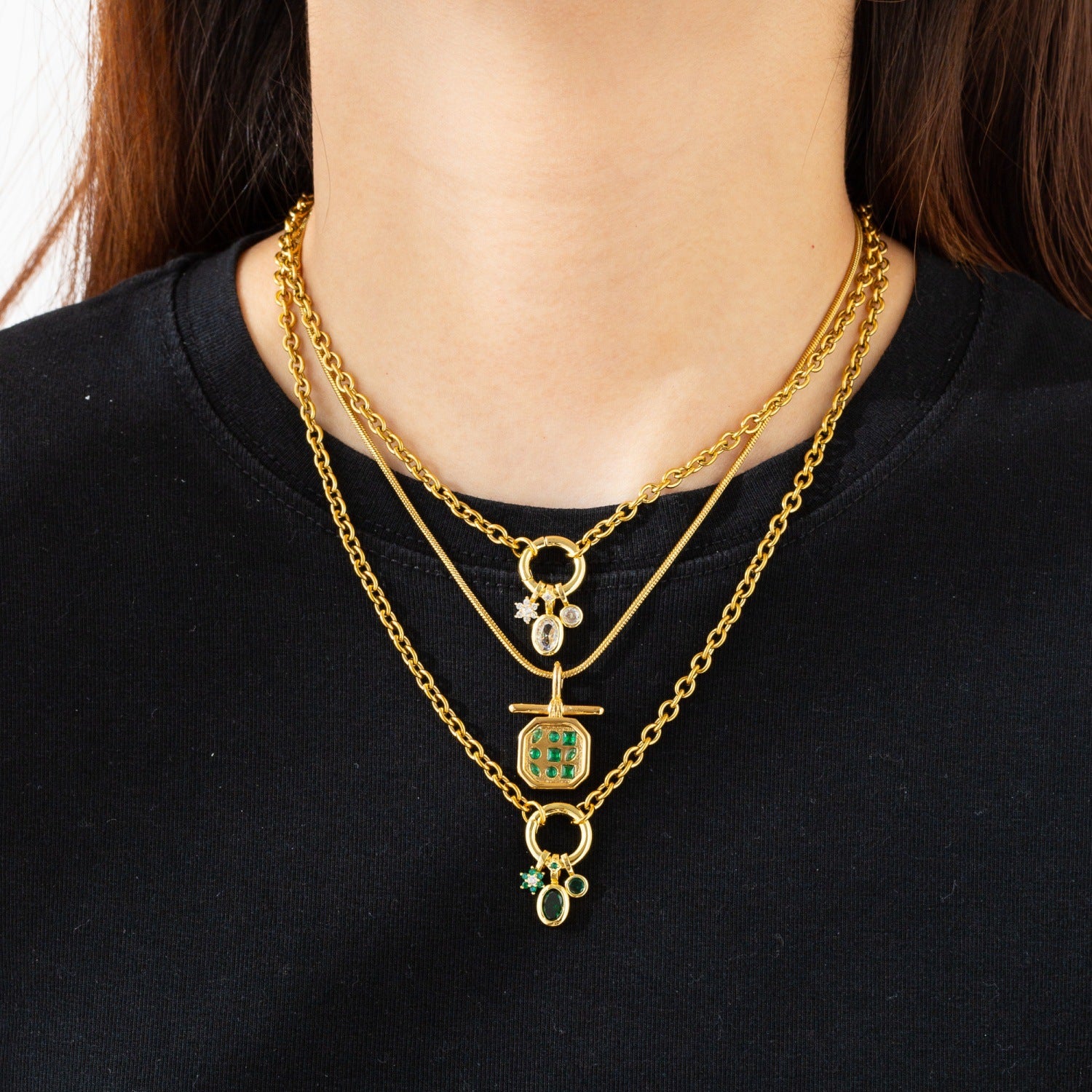 Round Pendant Necklace For Adults In Golden Plated Copper With Artificial Rhinestones And Cable Chain