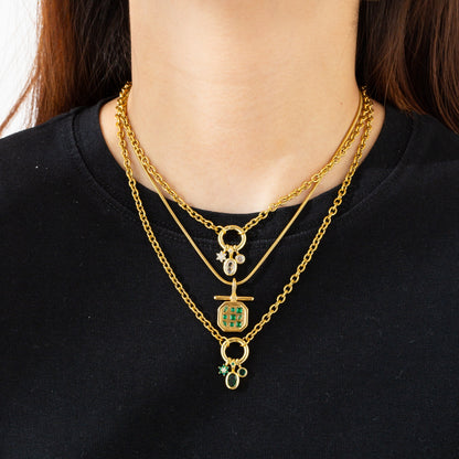 Round Pendant Necklace For Adults In Golden Plated Copper With Artificial Rhinestones And Cable Chain