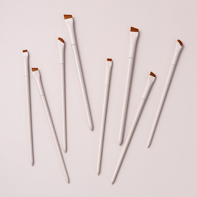 White Makeup Brush With Plastic Handgrip, 1 Piece Featuring Soft Artificial Fiber Bristles For Precise Application