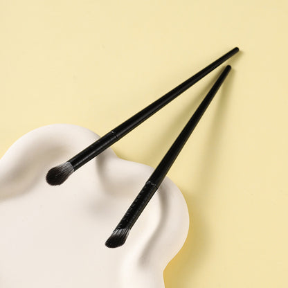 1 Piece Eyeshadow Brush With Plastic Handgrip Featuring Soft Artificial Fiber For Precise Makeup Application