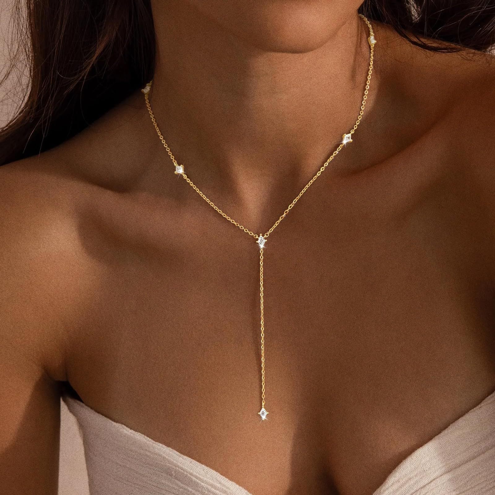 Long Necklace For Women Made Of Copper Featuring A Stylish Golden Finish