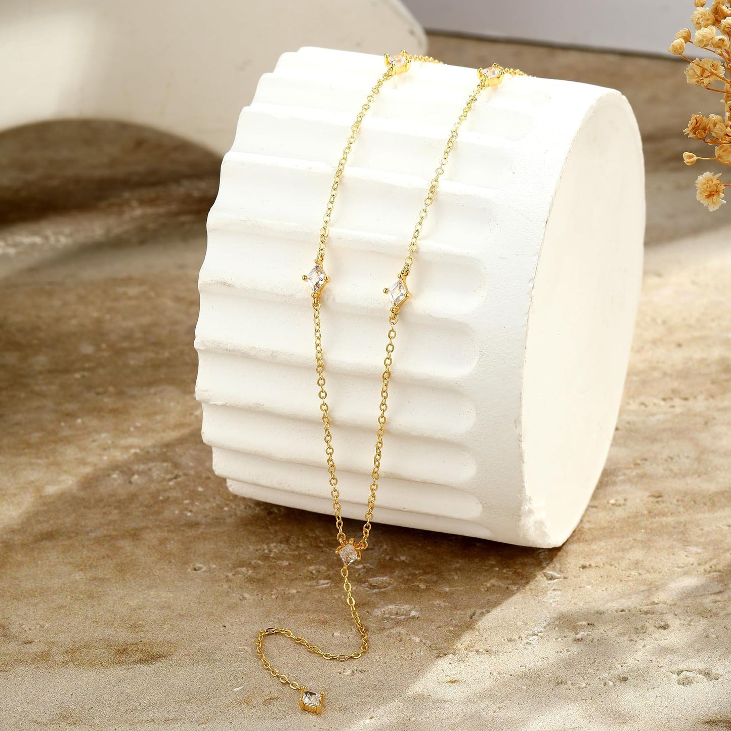 Long Necklace For Women Made Of Copper Featuring A Stylish Golden Finish