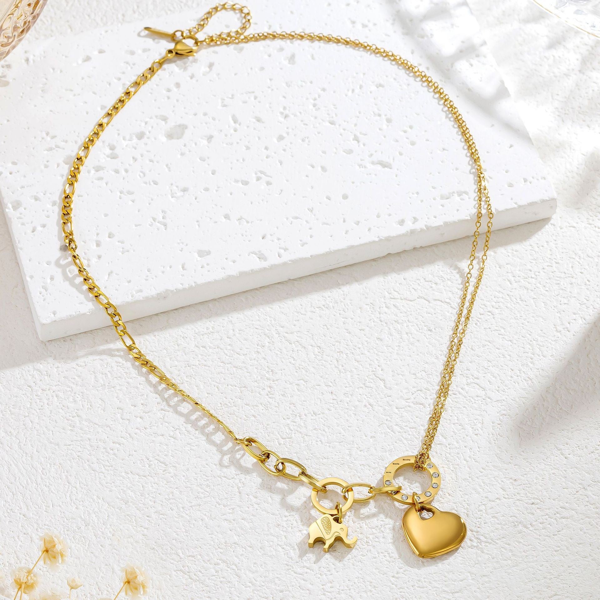 Heart Shape Pendant Necklace For Unisex Featuring Zircon Inlay With Retro Style On Cable Chain