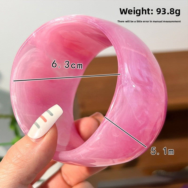 Retro Geometric Bangle For Stylish Looks, Made With Durable Resin Material In Elegant Colour